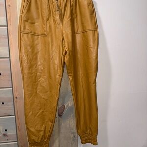 Express Women's Mustard Cropped Pants